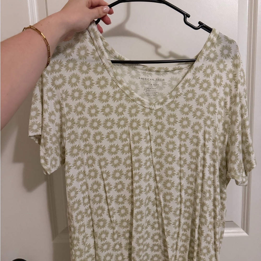 American Eagle Outfitters White and Green Patterned Tee